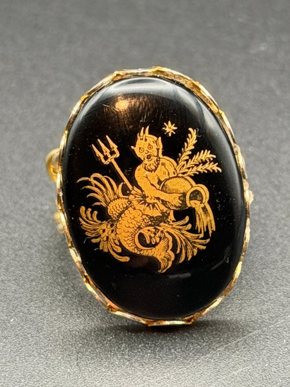 VTG Neptune Poseidon Mythology Black Lucite Gold Tone Adjustable Cocktail Ring